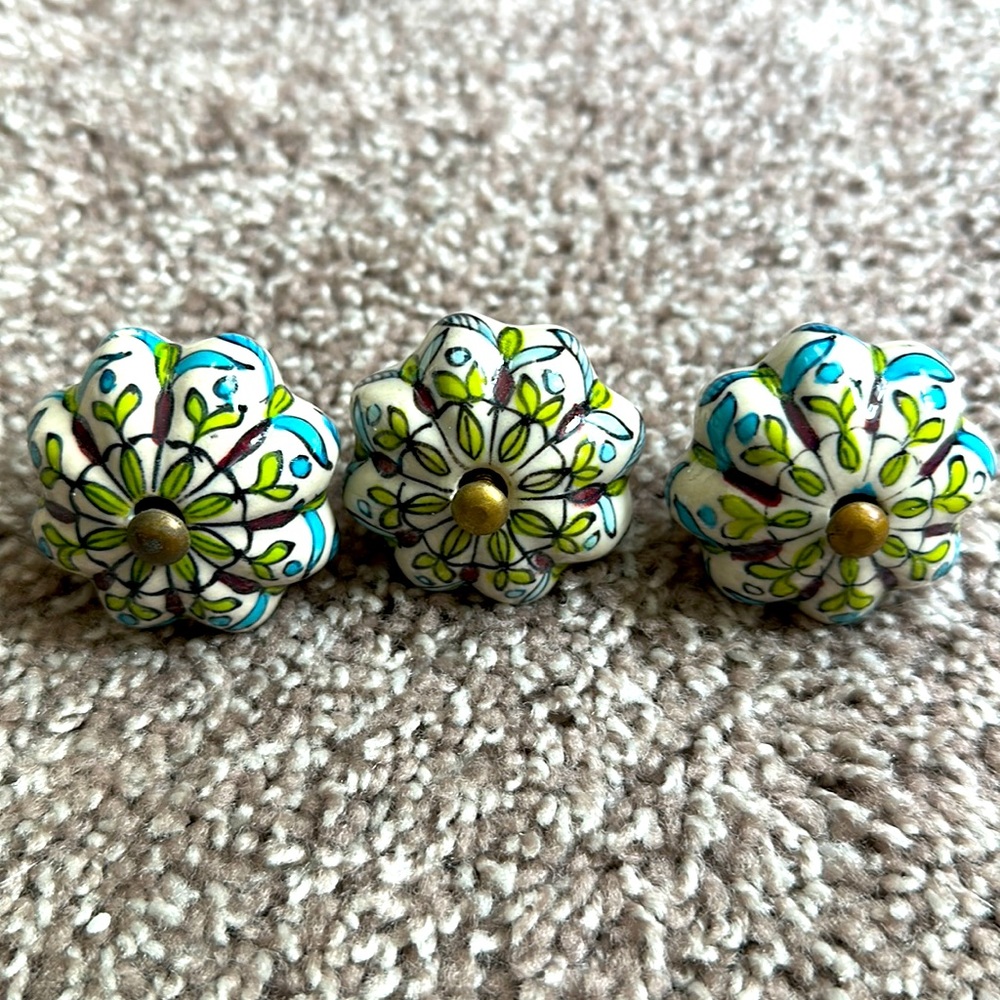Drawer pulls